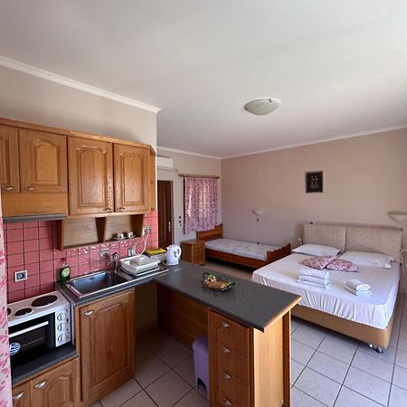 Dimitra Rooms Lefkáda エクステリア 写真