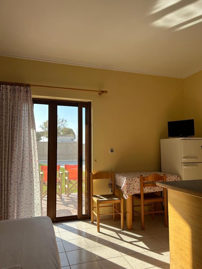 Dimitra Rooms Lefkáda エクステリア 写真