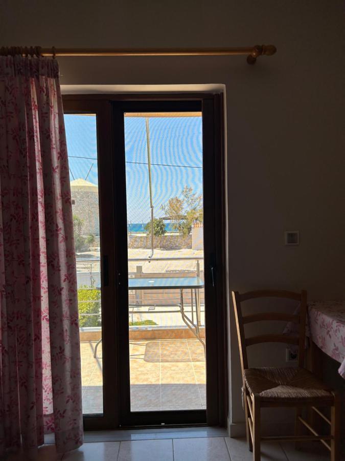 Dimitra Rooms Lefkáda エクステリア 写真